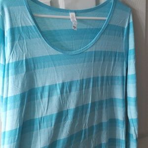 Lularoe Lynnae top